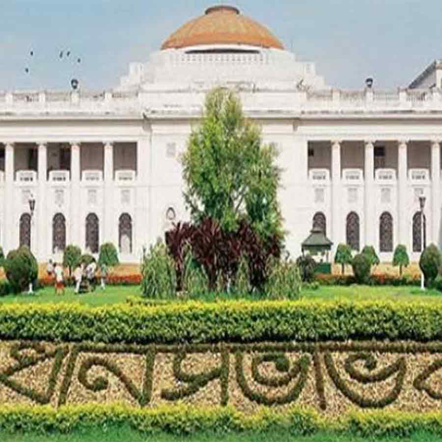 বেসরকারি হাসপাতালে চিকিৎসার খরচে স্বচ্ছতা আনতে চেয়ে পুরনো আইন সংশোধন করে বিল এনেছে রাজ্য সরকার।