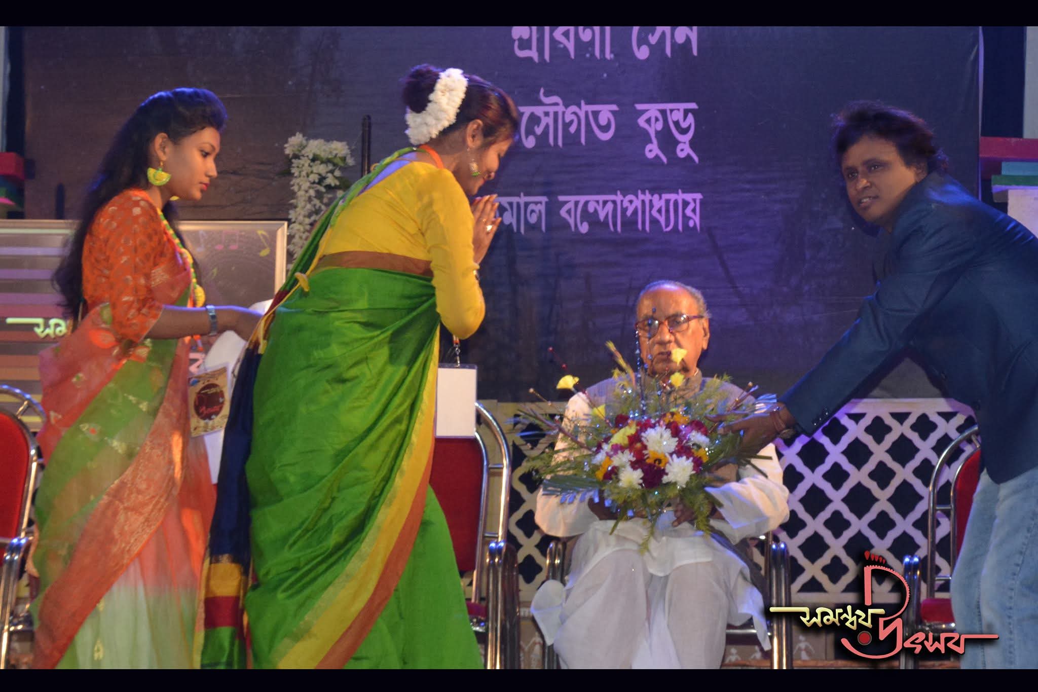 গভীর নির্জন পথে... প্রাবন্ধিক সুধীর চক্রবর্তী